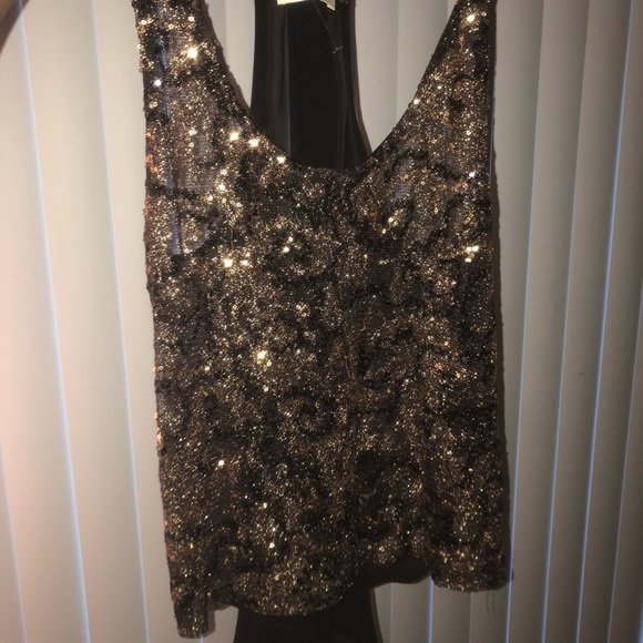 Good sheer top with sparkles - Picture 5 of 5
